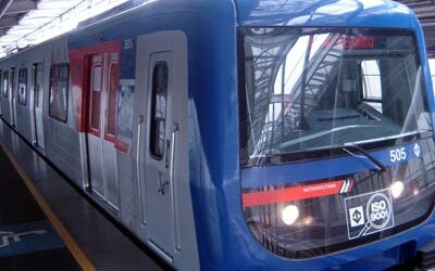 Dois dias andando de carro emitem tanto CO2 quanto um mês de metrô