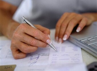 Famílias com renda acima de R$ 10 mil têm dificuldades para pagar contas