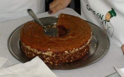 Bolo de cascas de frutas sortidas vence concurso de culinária sustentável da FGV